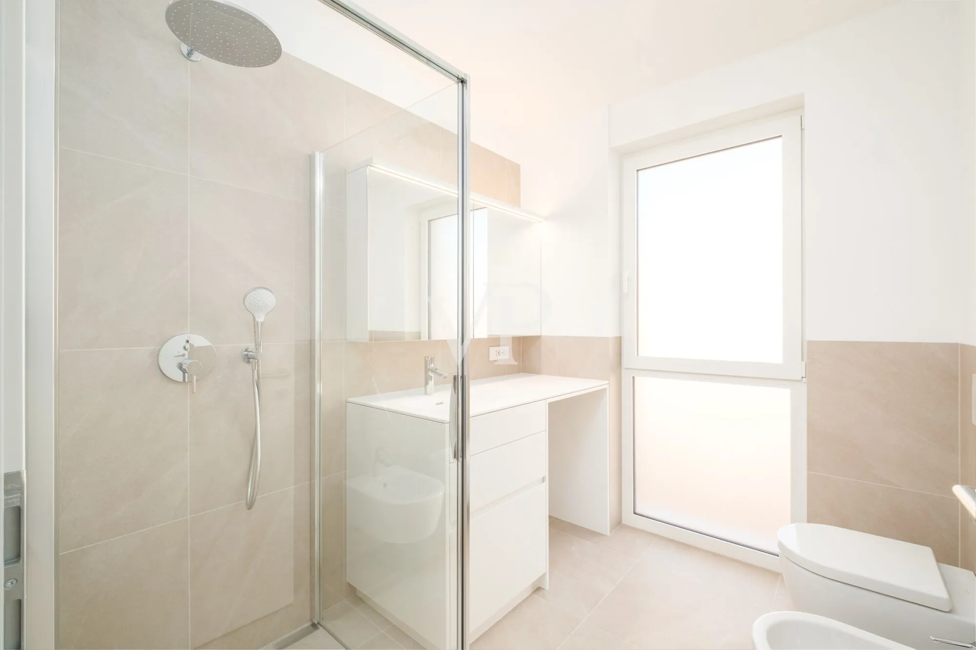 ZARA ELEVEN: Elegant Newly Built Four Bedroom Apartment with Terrace and Garage