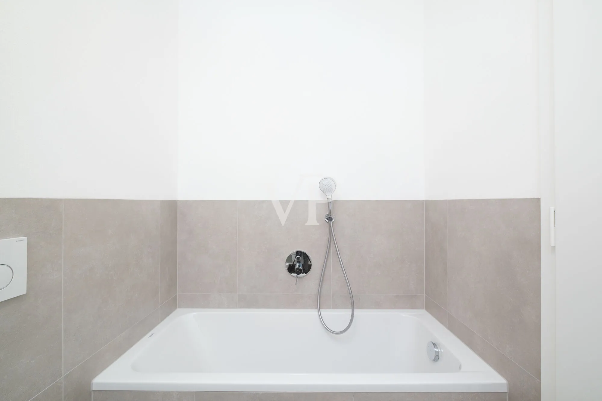 ZARA ELEVEN: Elegant Newly Built Four Bedroom Apartment with Terrace and Garage