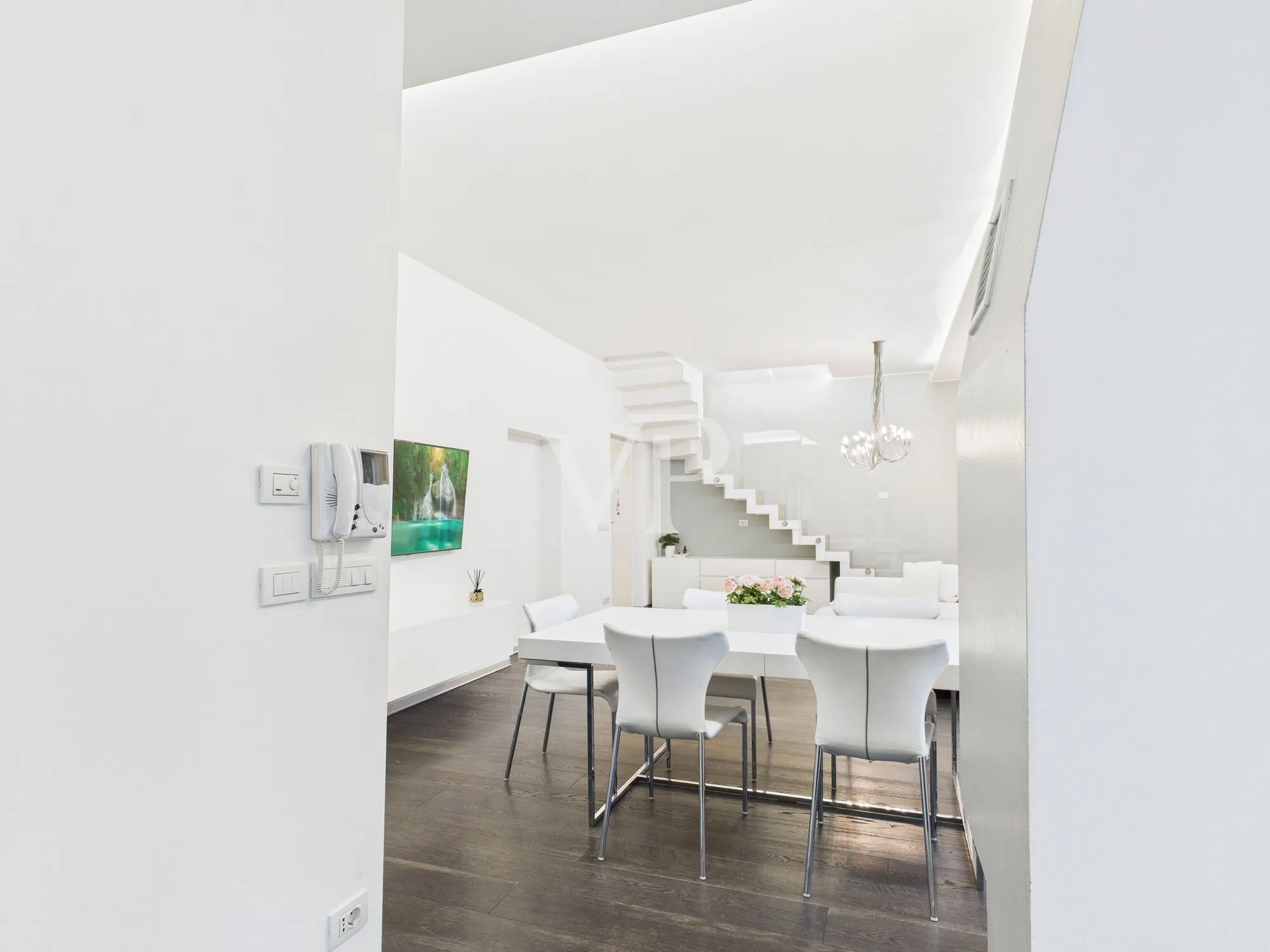 Elegante ático con jardín privado y vistas al Catinaccio