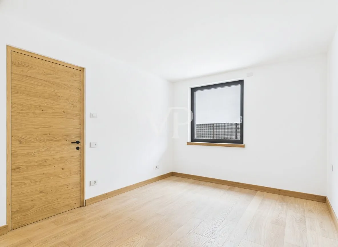 C/1: Moderne Drei-Zimmer-Wohnung mit privatem Garten