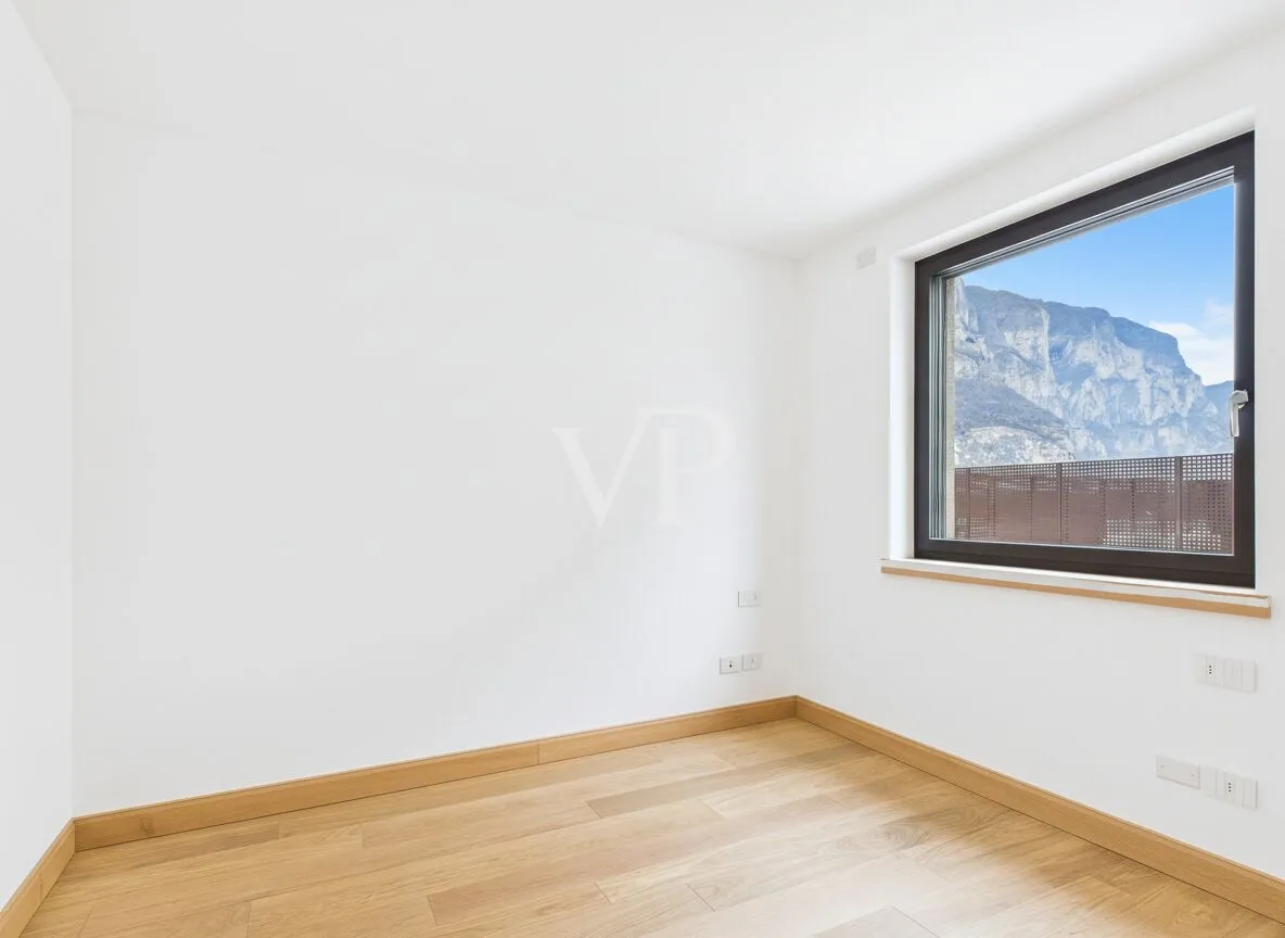 C/1: Moderne Drei-Zimmer-Wohnung mit privatem Garten