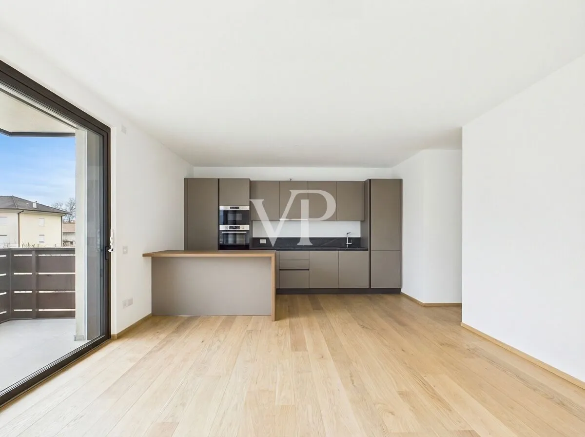 C/4: Moderne und helle Drei-Zimmer-Wohnung mit Terrasse