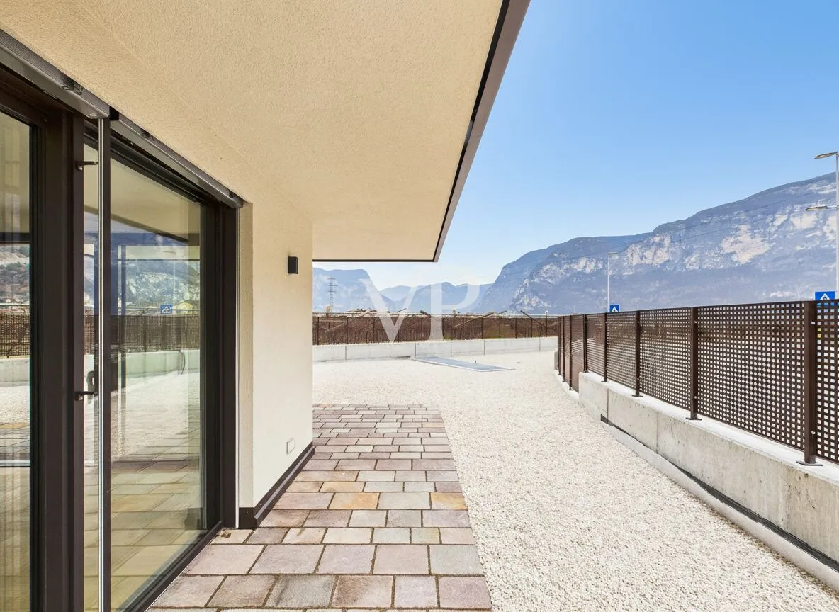 A/1: Encantador y moderno apartamento de dos dormitorios con jardín privado