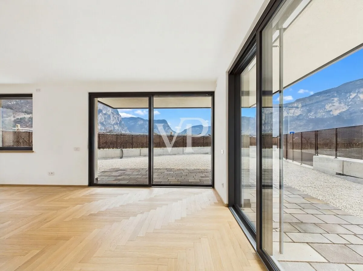 A/1: Encantador y moderno apartamento de dos dormitorios con jardín privado