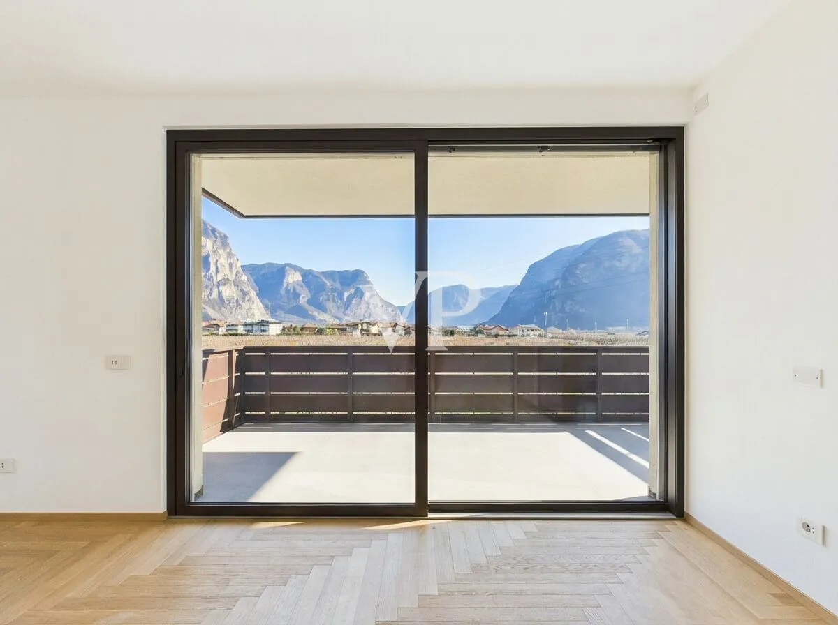 A/2: Luminoso y moderno apartamento de dos dormitorios con terraza