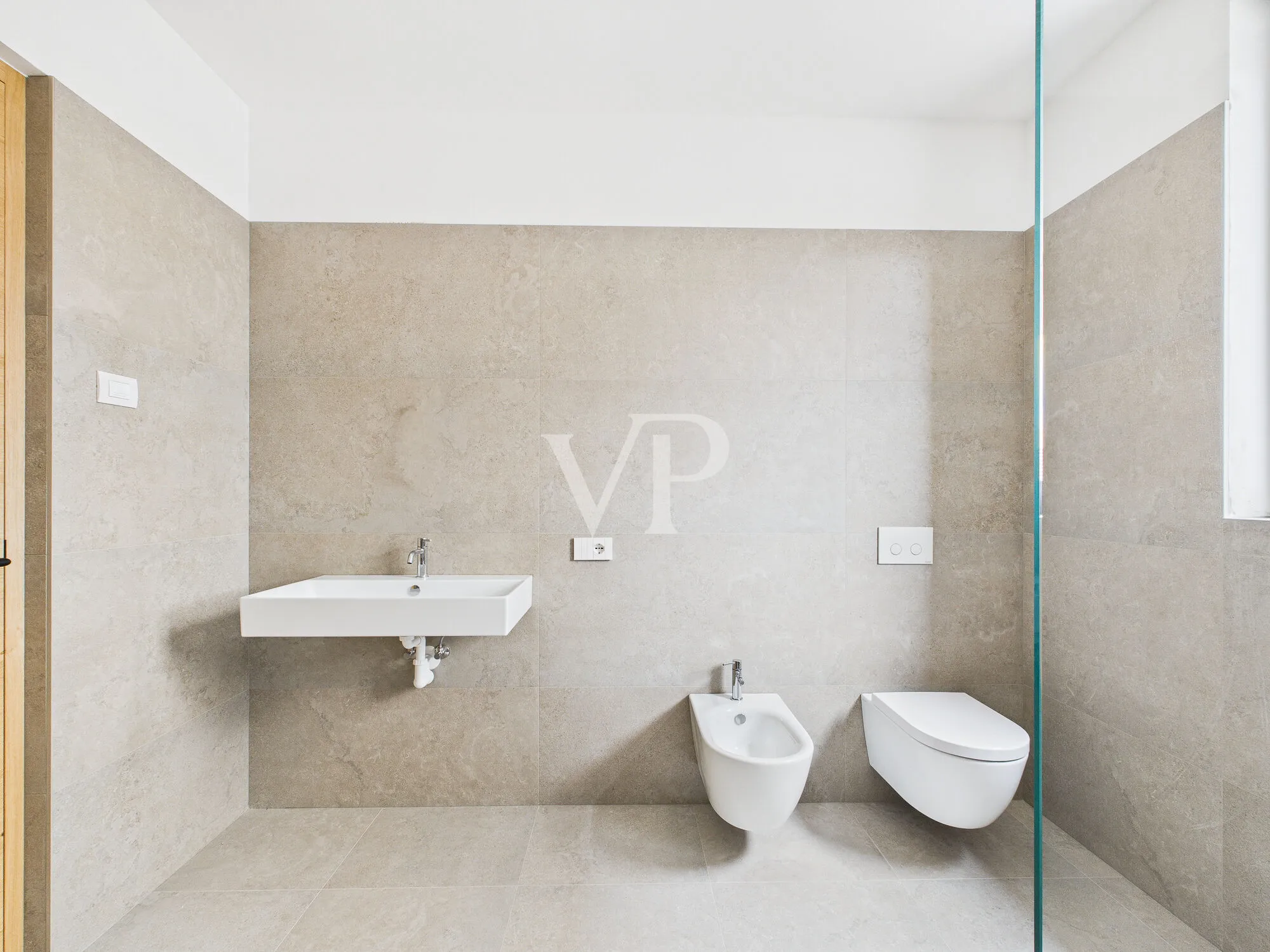 B/1: Moderne und geräumige Vier-Zimmer-Wohnung mit privatem Garten