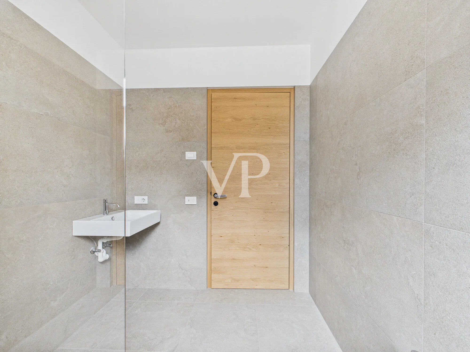 B/1: Moderne und geräumige Vier-Zimmer-Wohnung mit privatem Garten