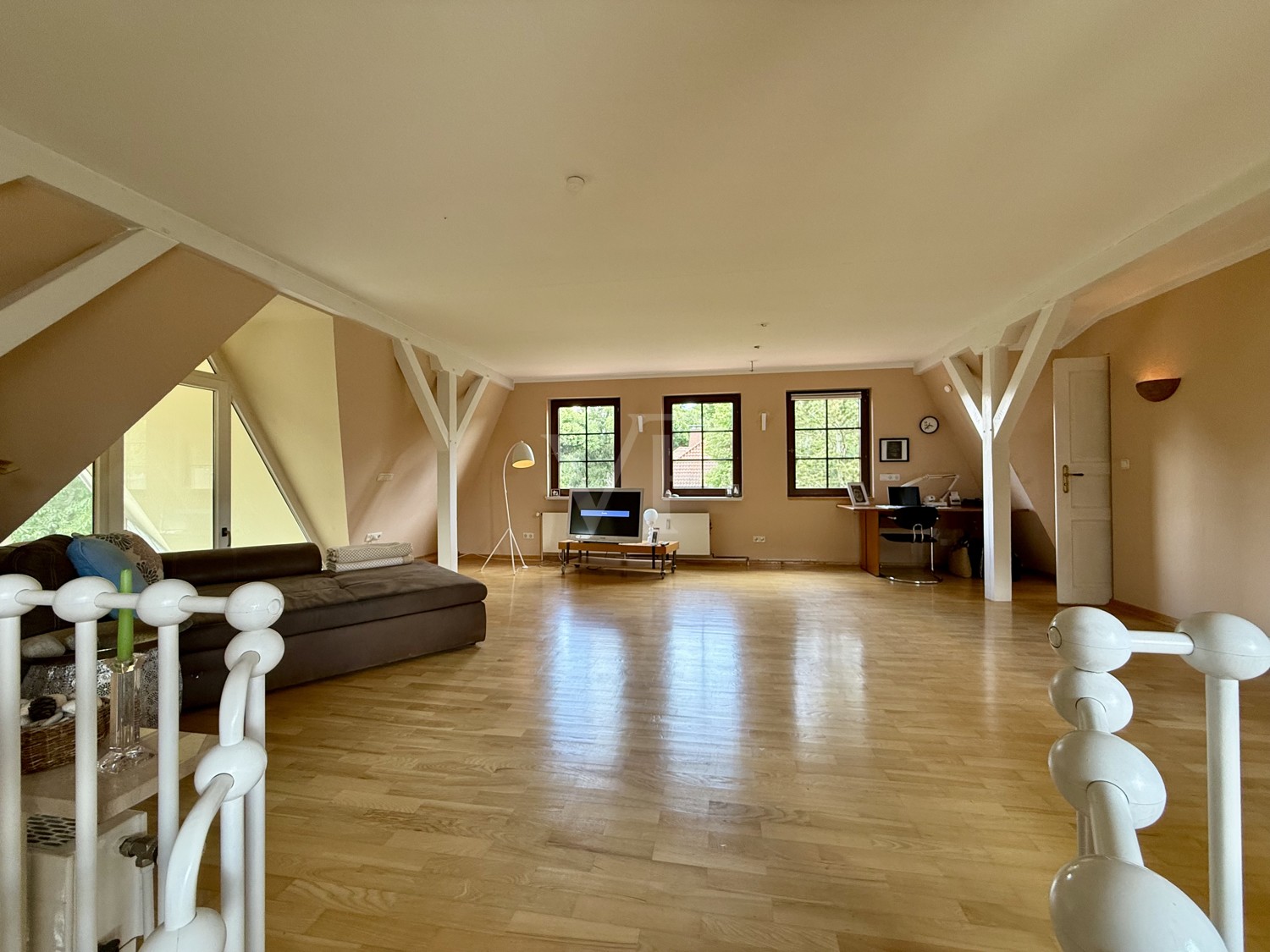 Galerie, Studio OG
