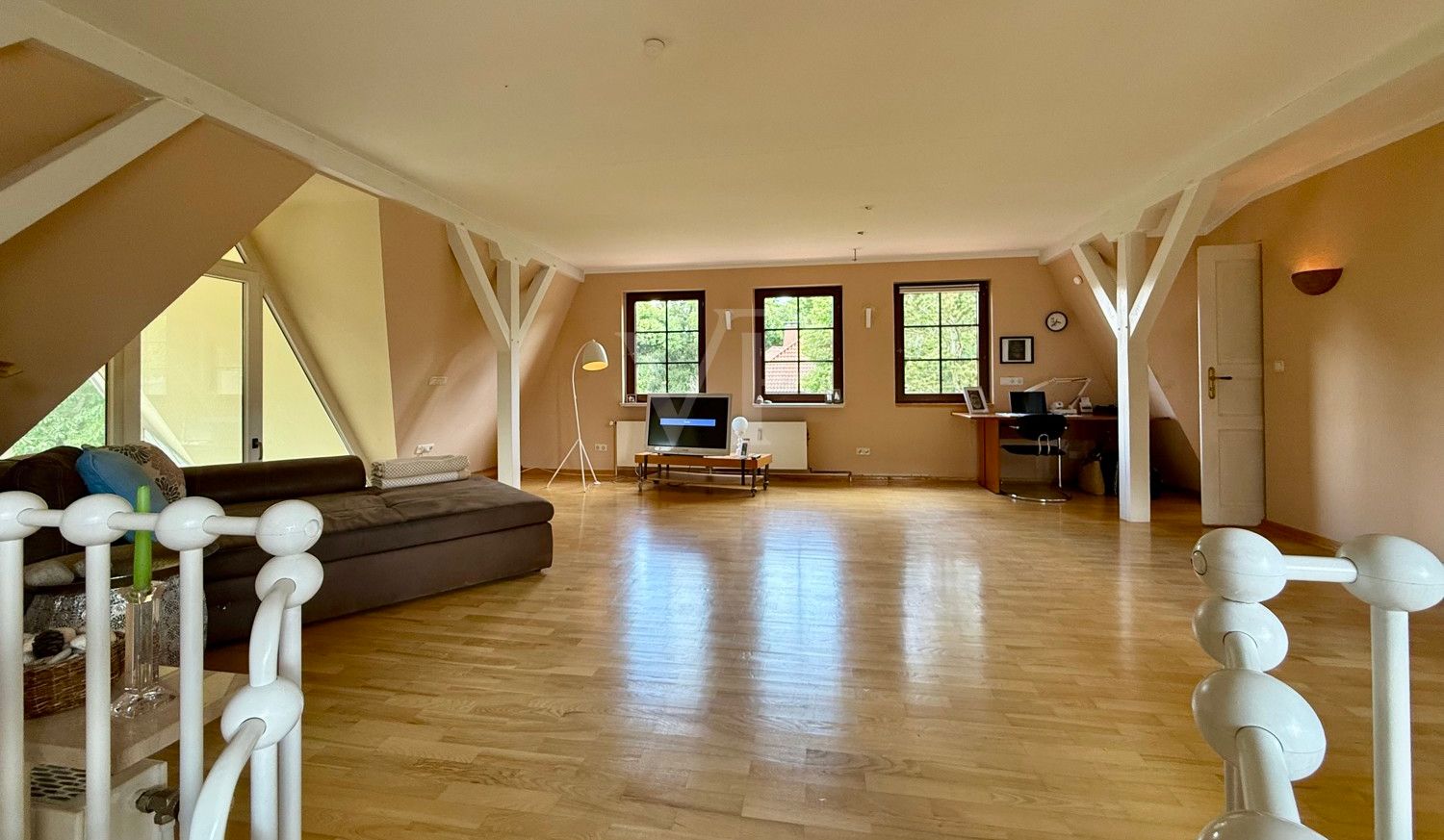 Galerie, Studio OG