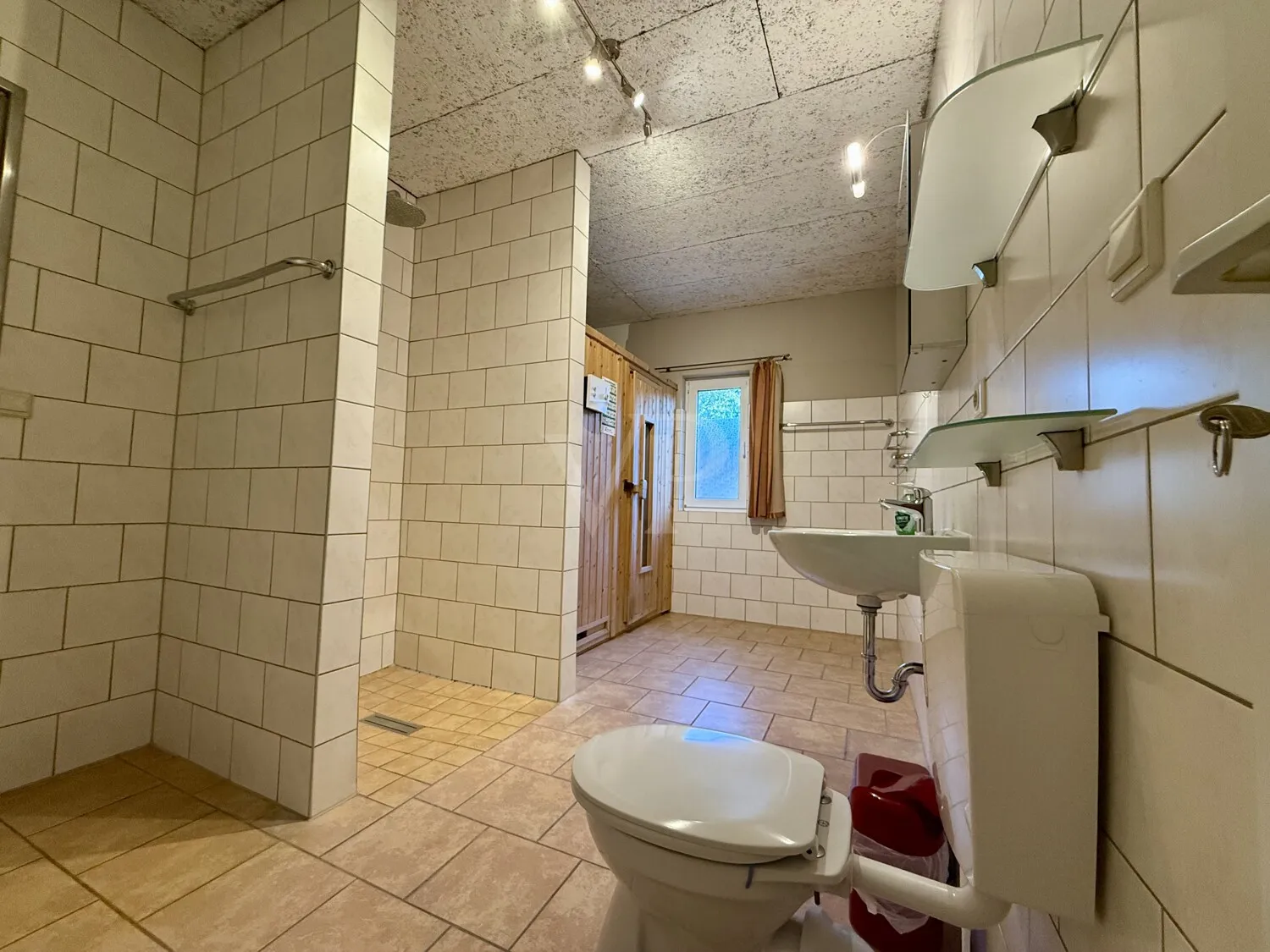 Badezimmer 2