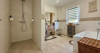 von_poll_real_estate_property_25411015_image_8