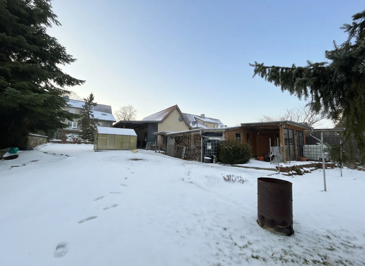 Grundstück von hinten