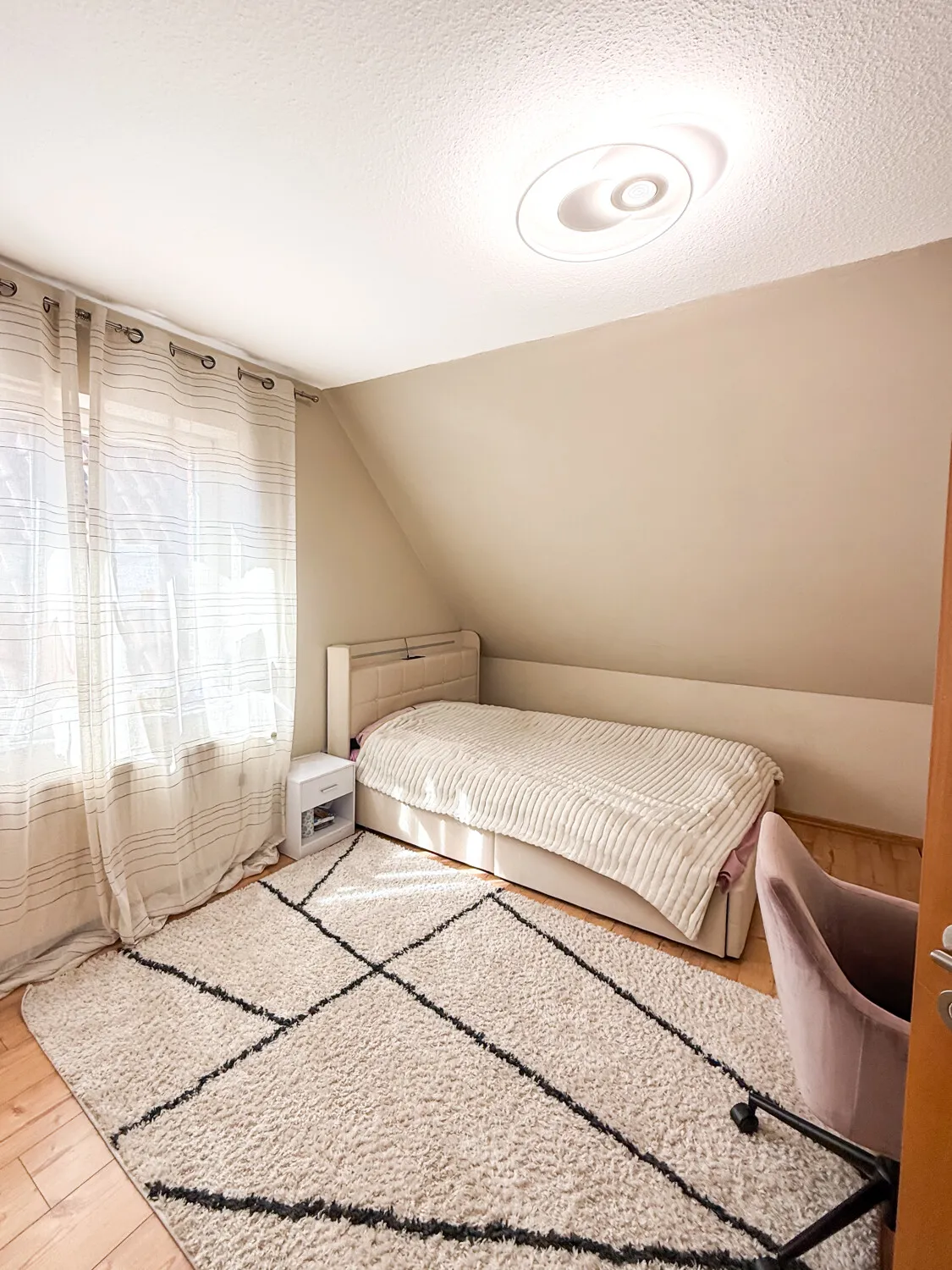 Schlafzimmer 1