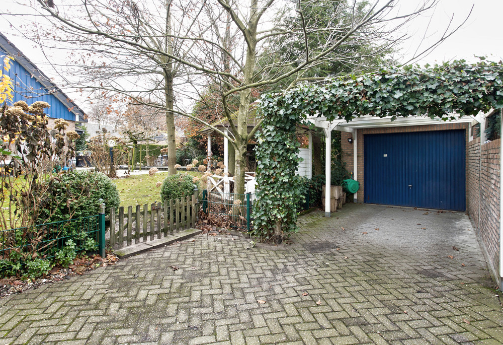 Garage mit Carport