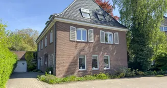 von_poll_real_estate_property_25242015_image_1