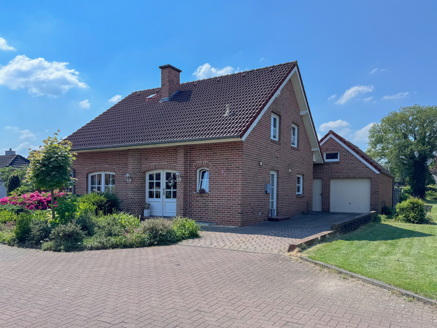 Einfamilienhaus mit Garage