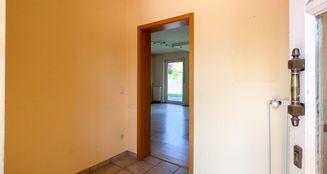 von_poll_real_estate_property_25242023_image_17