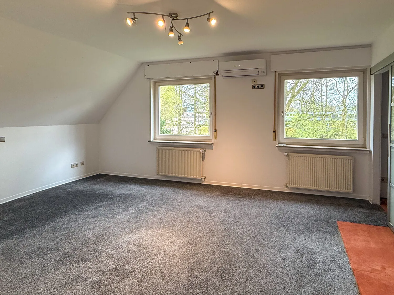 Schlafzimmer DG