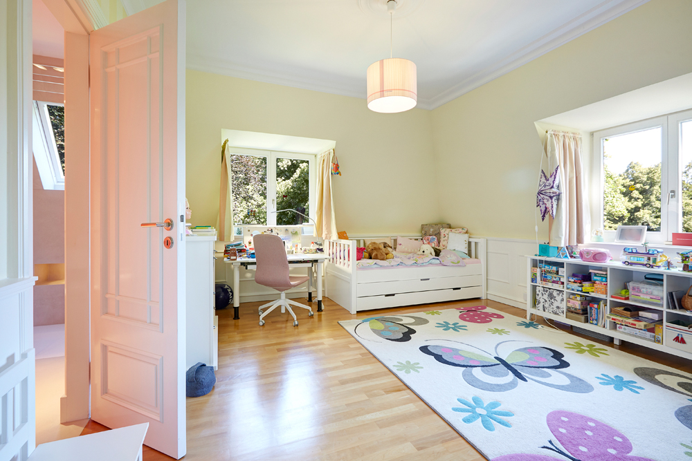 Kinderzimmer mit begehbarem Kleiderschrank