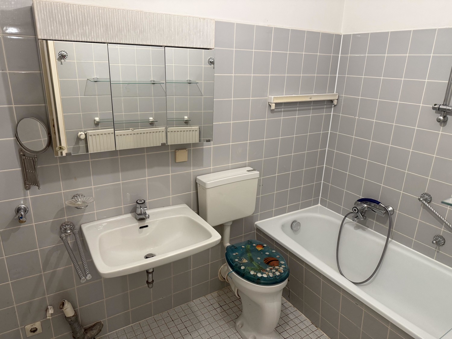 Bad mit Badewanne