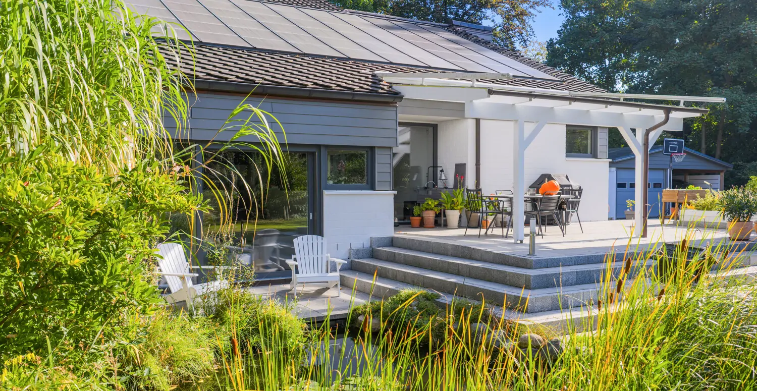 Großer Terrassenbereich mit Überdachung