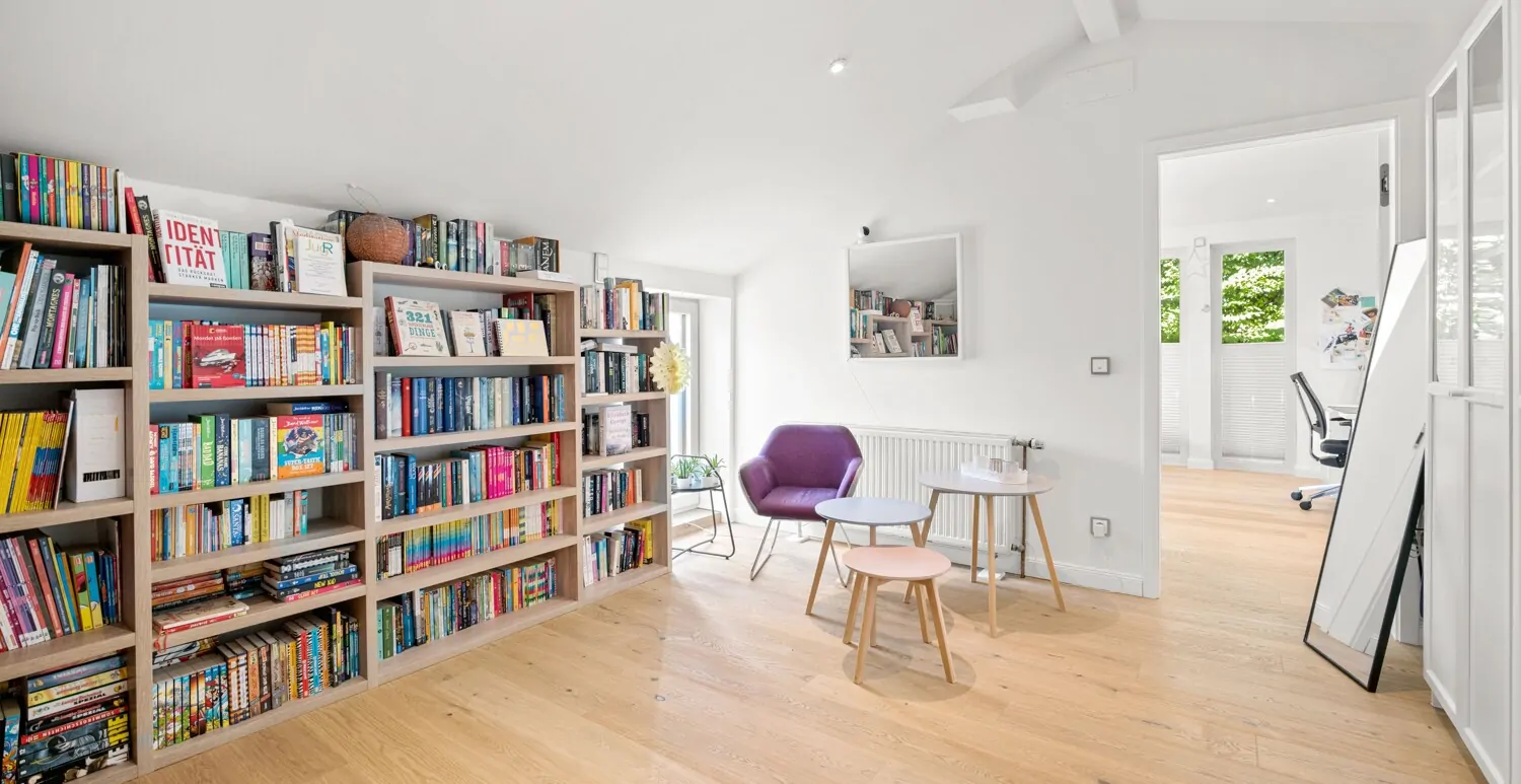 Bibliothek im Dachgeschoss