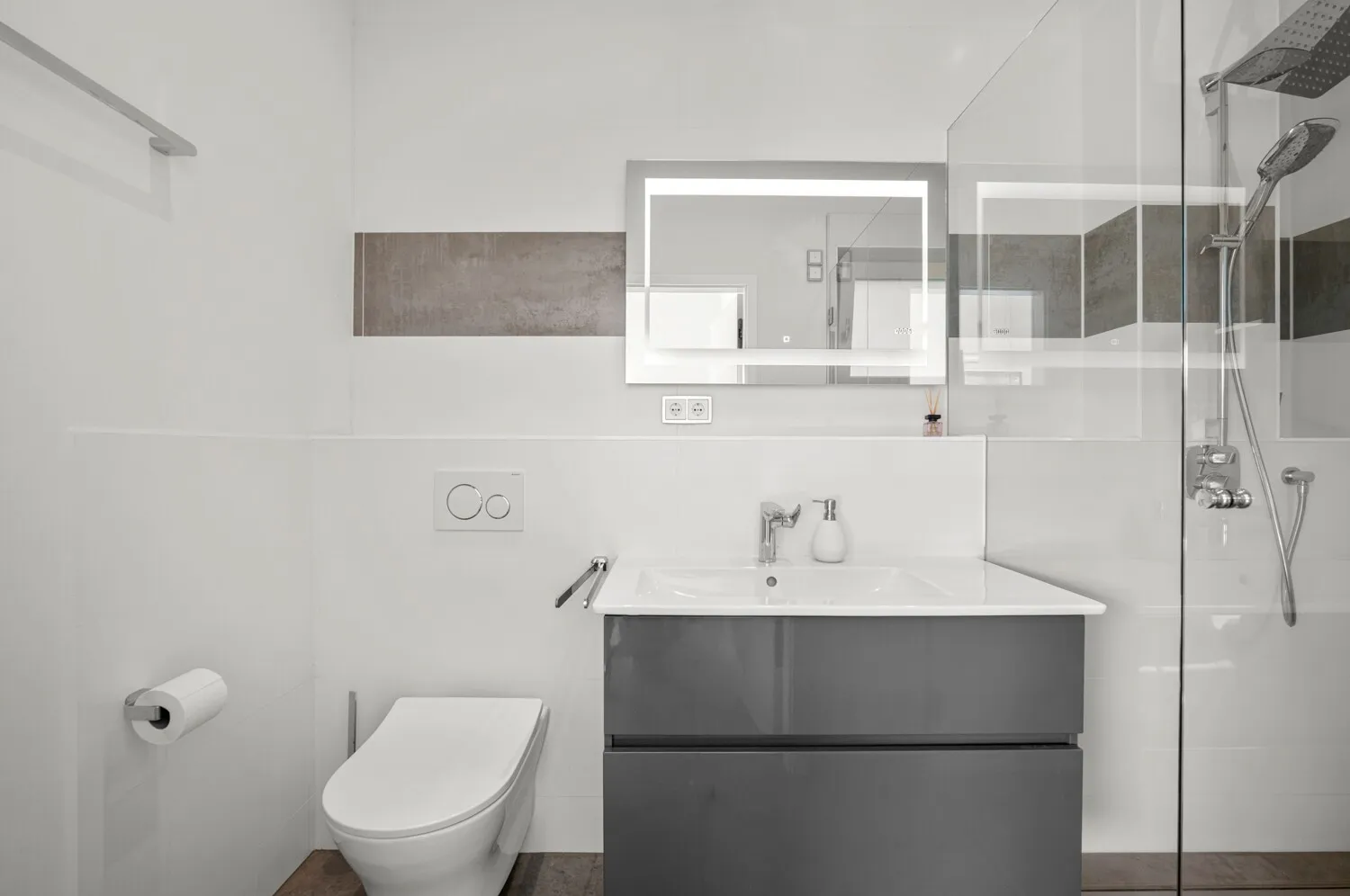 Kinder- oder Gästeduschbad en suite