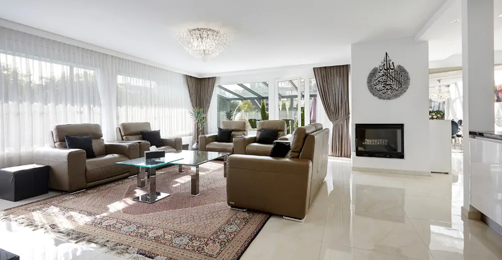 Wohnzimmer mit Kamin