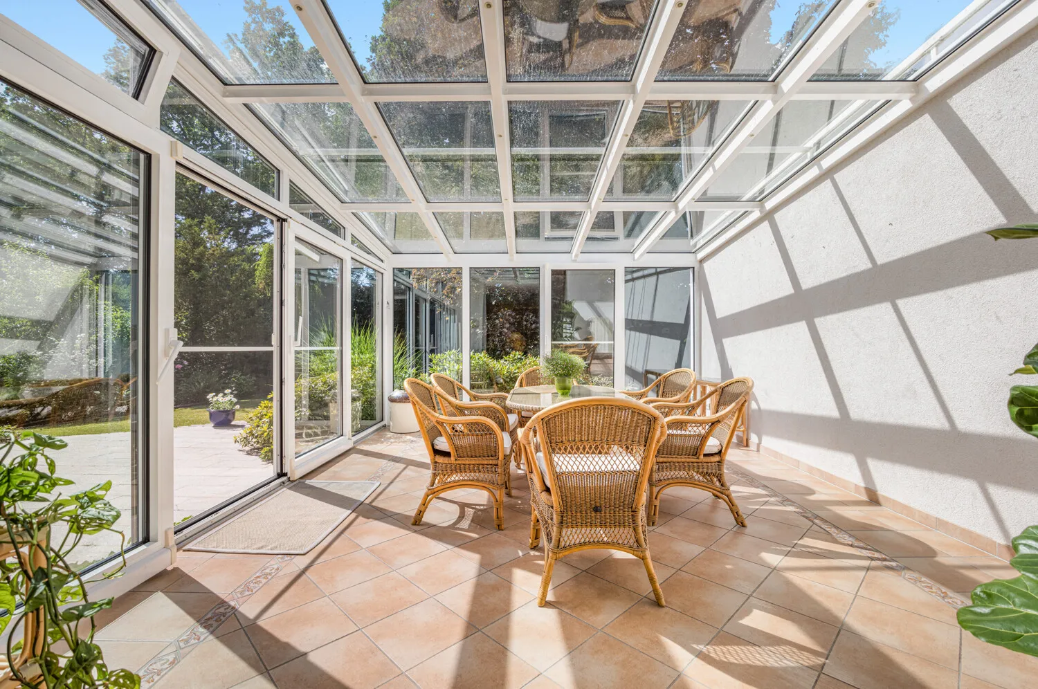 Wintergarten mit automatischer Beschattung