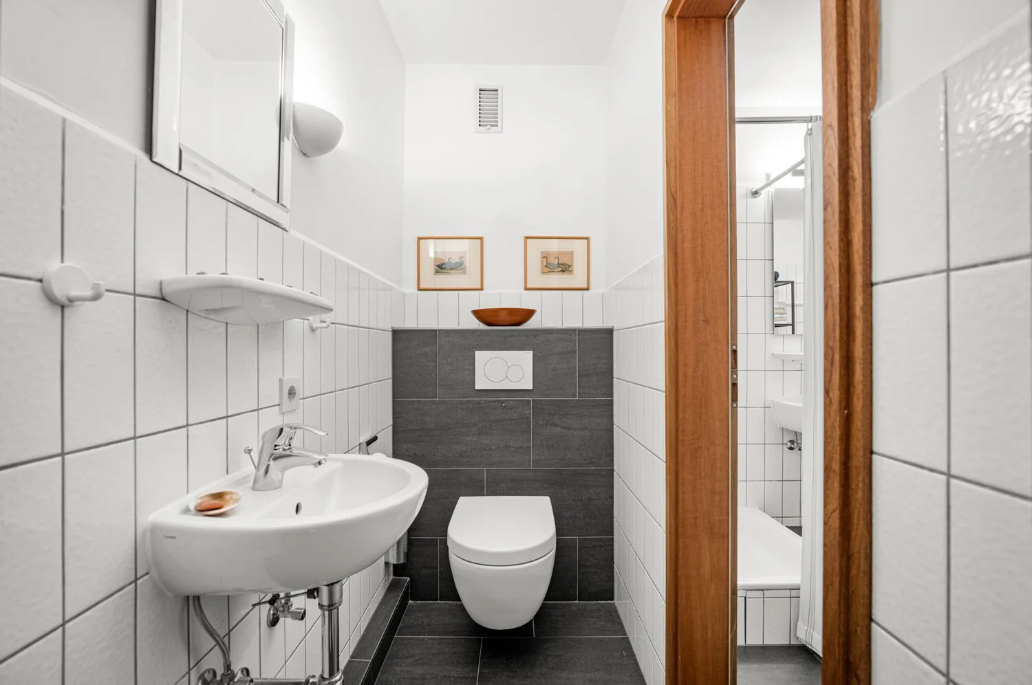 Separates WC mit Verbindungstür zum Bad