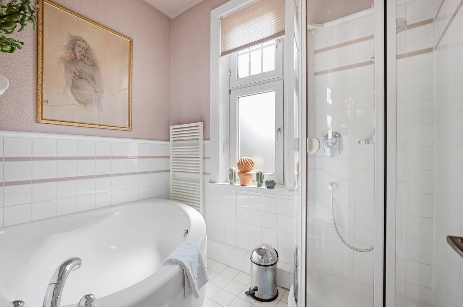Badewanne und Dusche