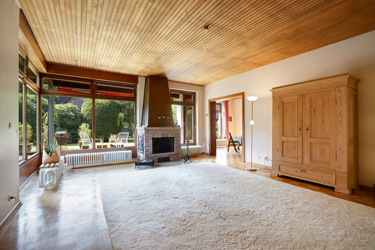 Wohnzimmer mit Kamin