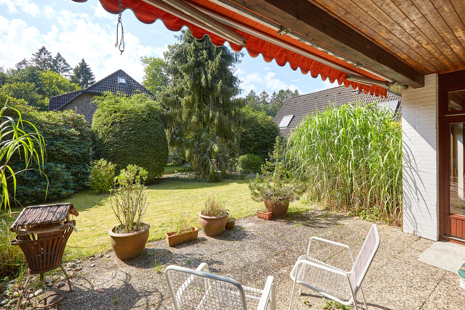 Angrenzende West-Terrasse