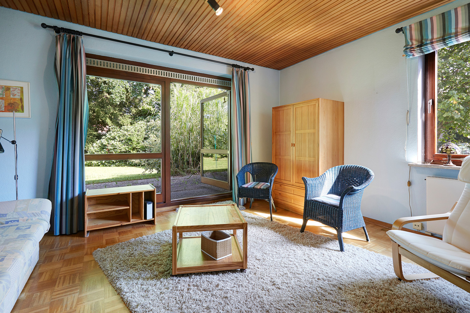 Schlafzimmer mit Ausgang zur Ost-Terrasse