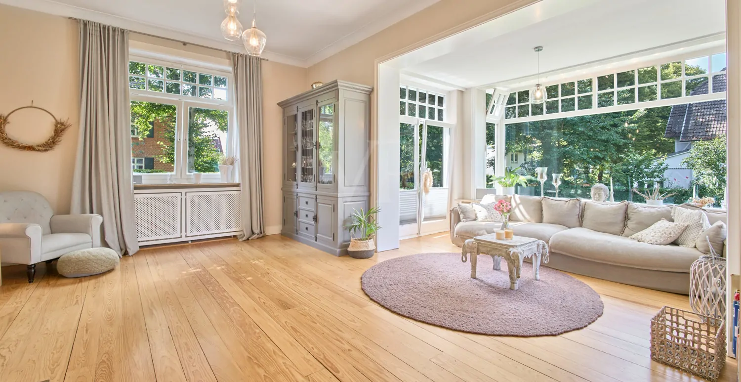 durchgehender Dielenboden verbindet die Räume