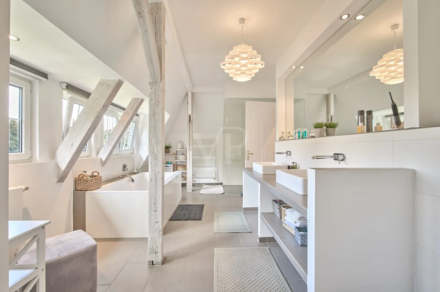 atemberaubendes Master-Bad