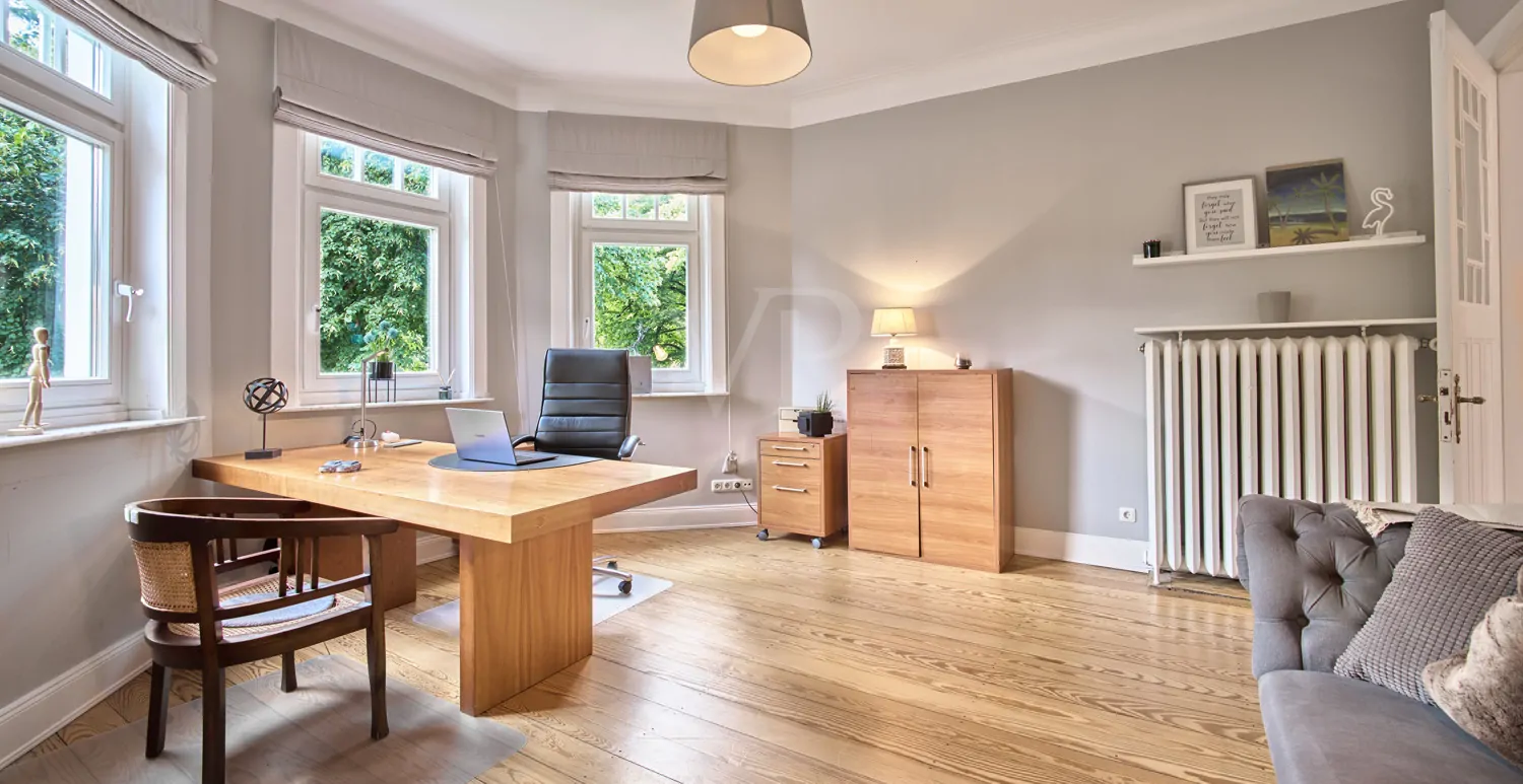 Arbeitszimmer mit Flair im Türmchen