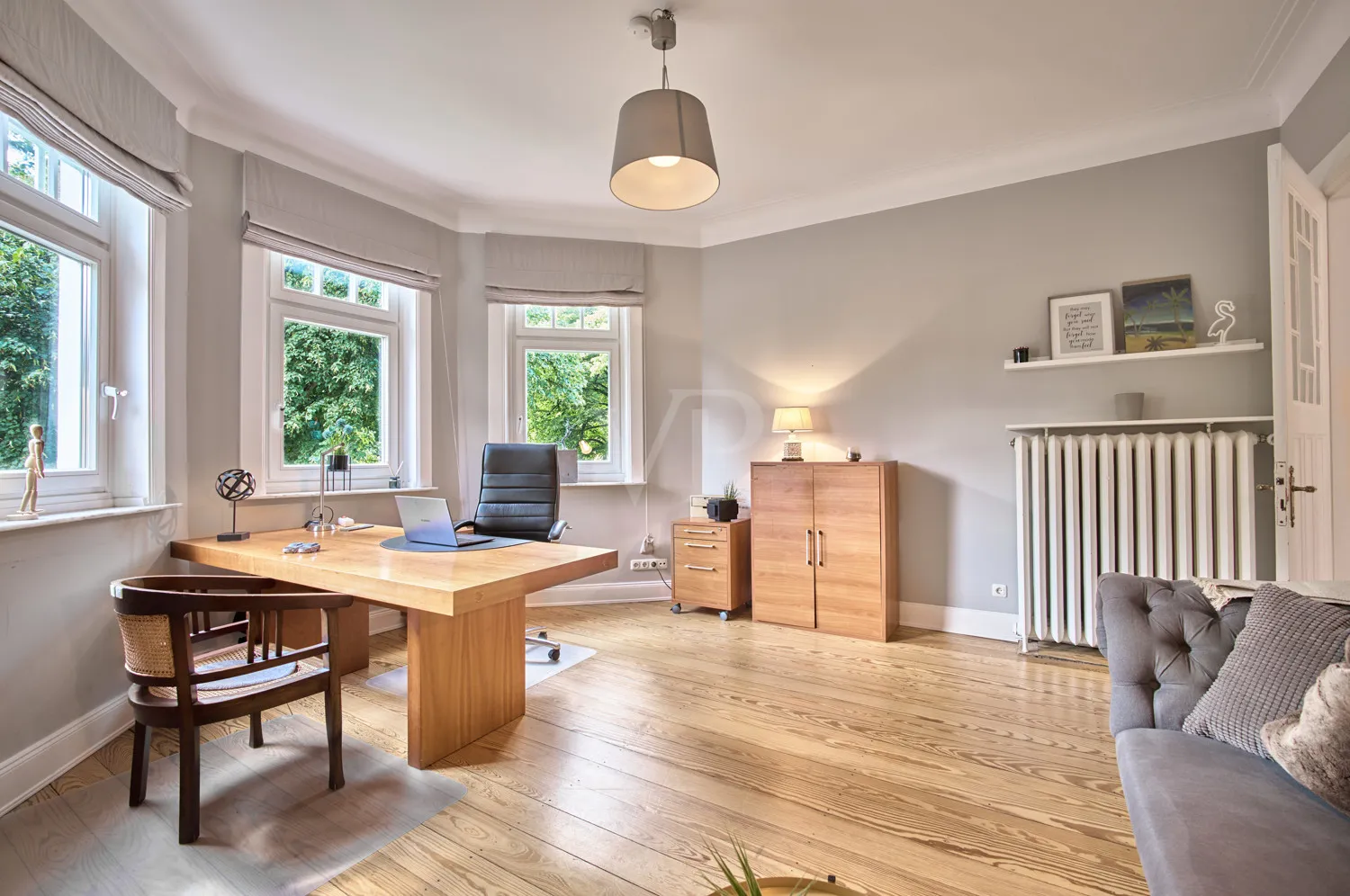 Arbeitszimmer mit Flair im Türmchen