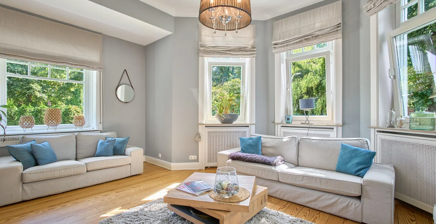 lichtdurchfluteter Wohnbereich