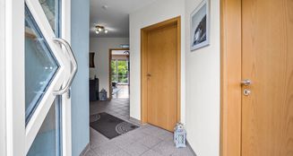 von_poll_real_estate_property_25101015_image_2