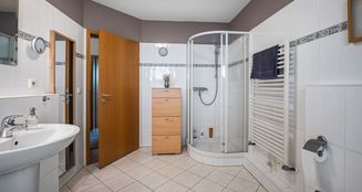 von_poll_real_estate_property_25101015_image_15