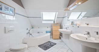 von_poll_real_estate_property_25101015_image_14