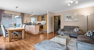 von_poll_real_estate_property_25101015_image_4