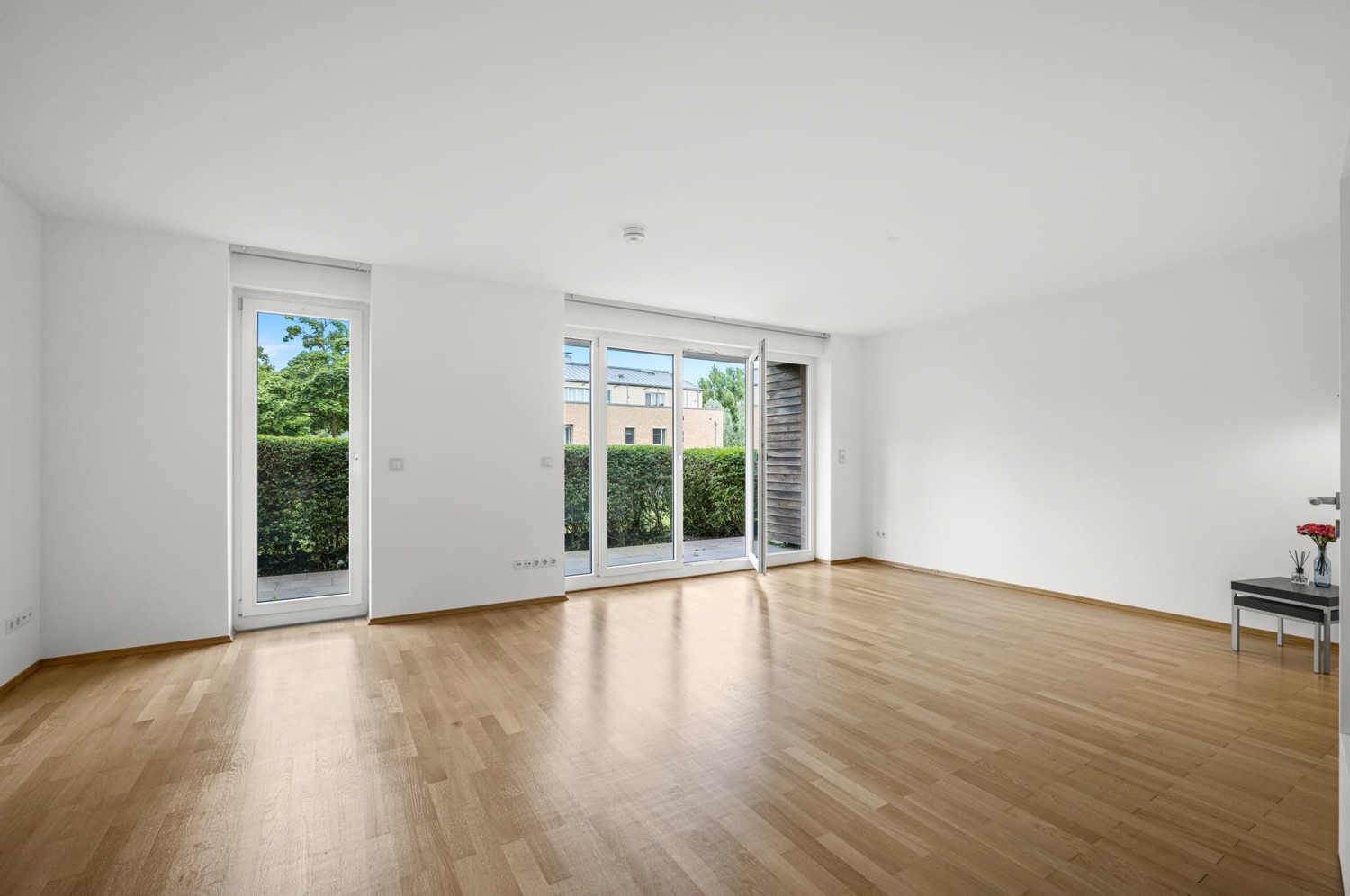Wohnzimmer mit Zugang zur Terrasse