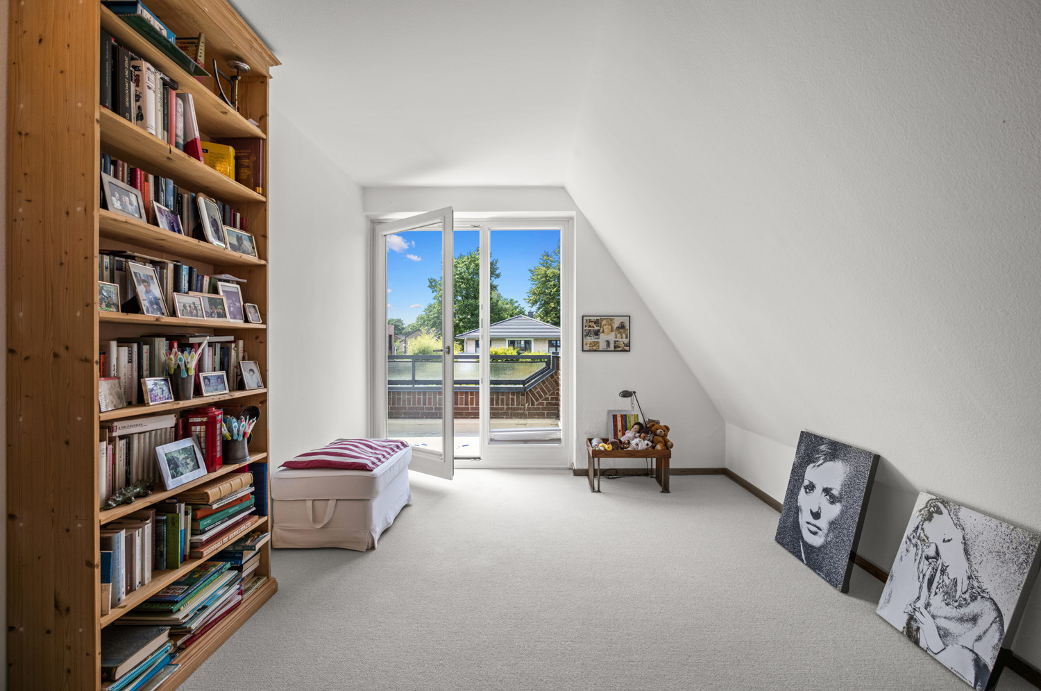 Kinder-, Gästezimmer mit Balkon
