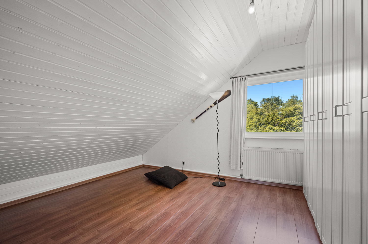 1/2 Zimmer 2 im Obergeschoss