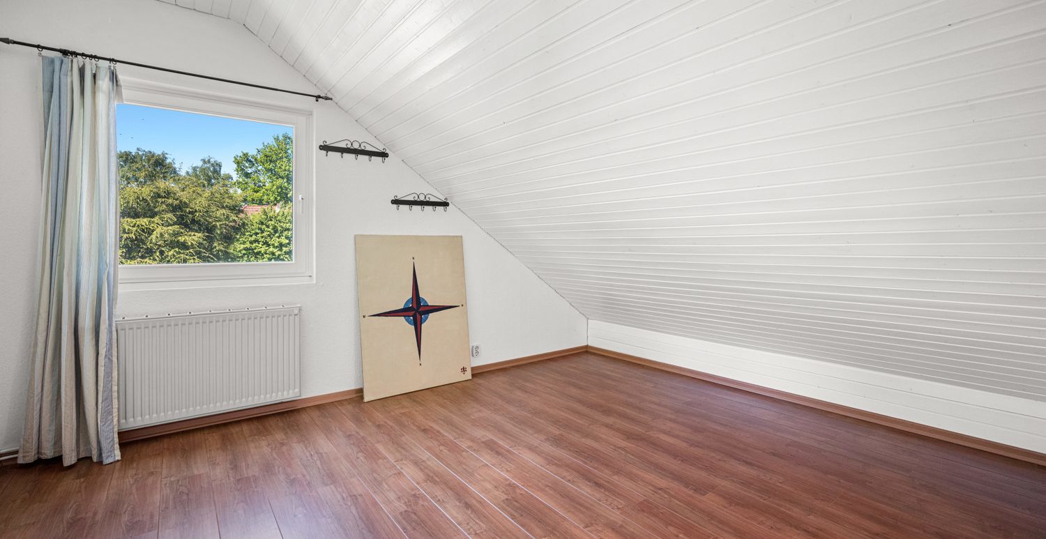 1/2 Zimmer 1 im Obergeschoss