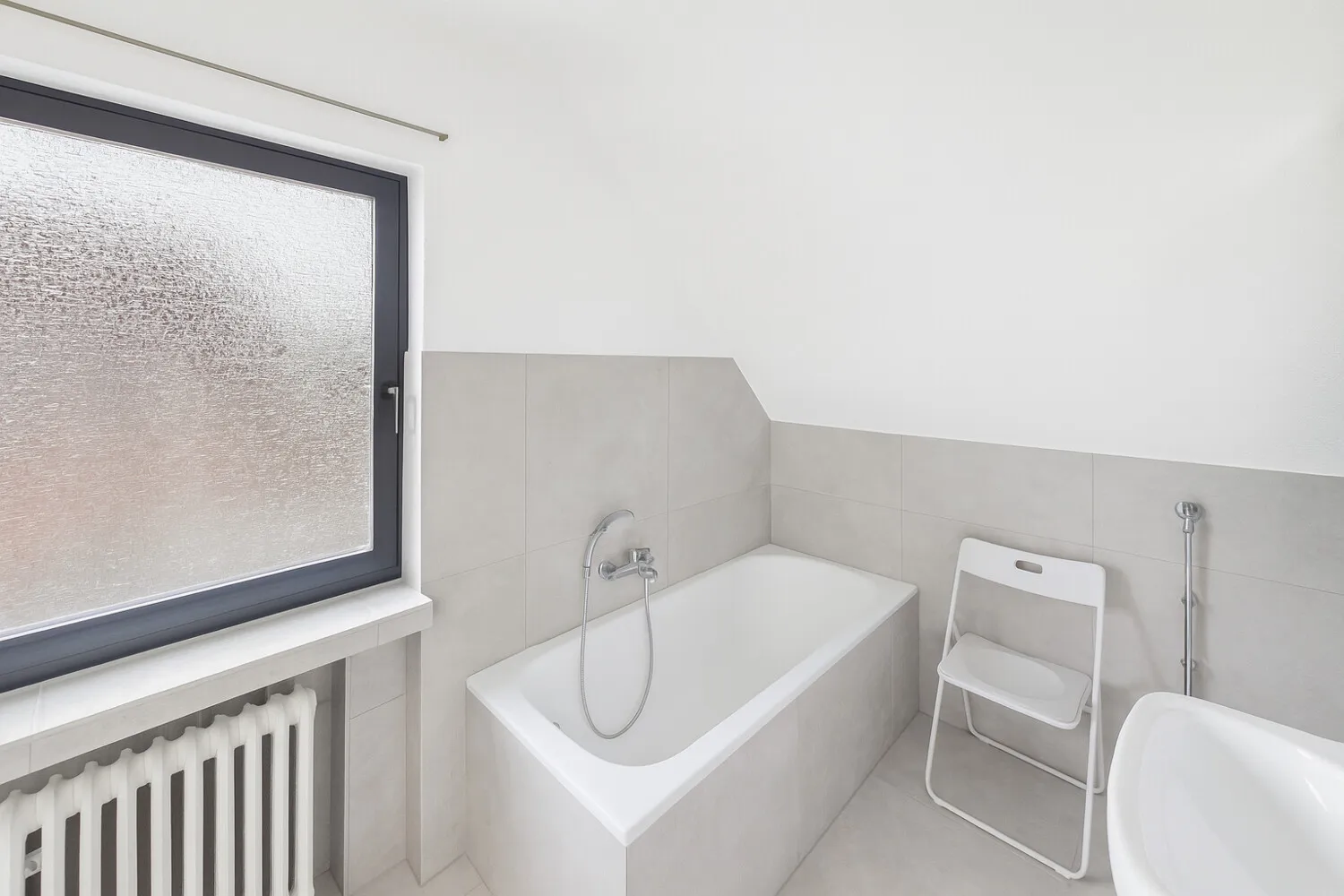 Badezimmer - Wohnbeispiel mit KI