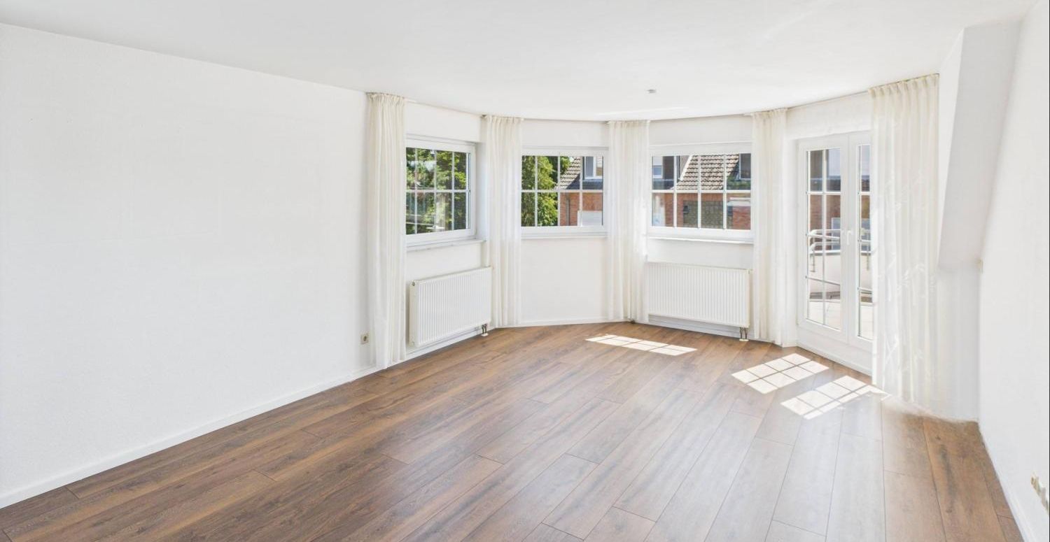 Helle Maisonettewohnung mit Balkon, 2 Bädern & Stellplatz in familienfreundlicher Lage