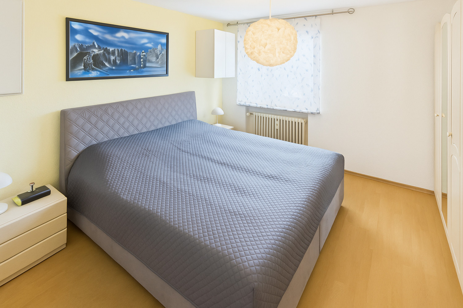 Schlafzimmer - aufgeräumt mit KI